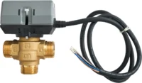 O1582922_7738504991_3wegeventil_mit_fuehler - Solarplaza Electric solenoid valve with brass body and three threaded ports, connected to a gray actuator and loose wire leads. - Solarplaza